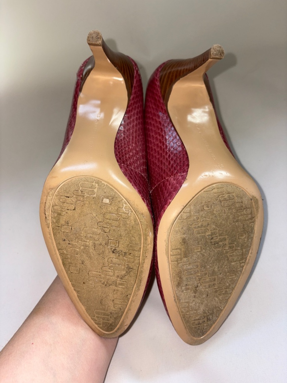 Bandolino Red Snakeskin Pointed-Toe Pumps Size 8.5 - Picture 6 of 7